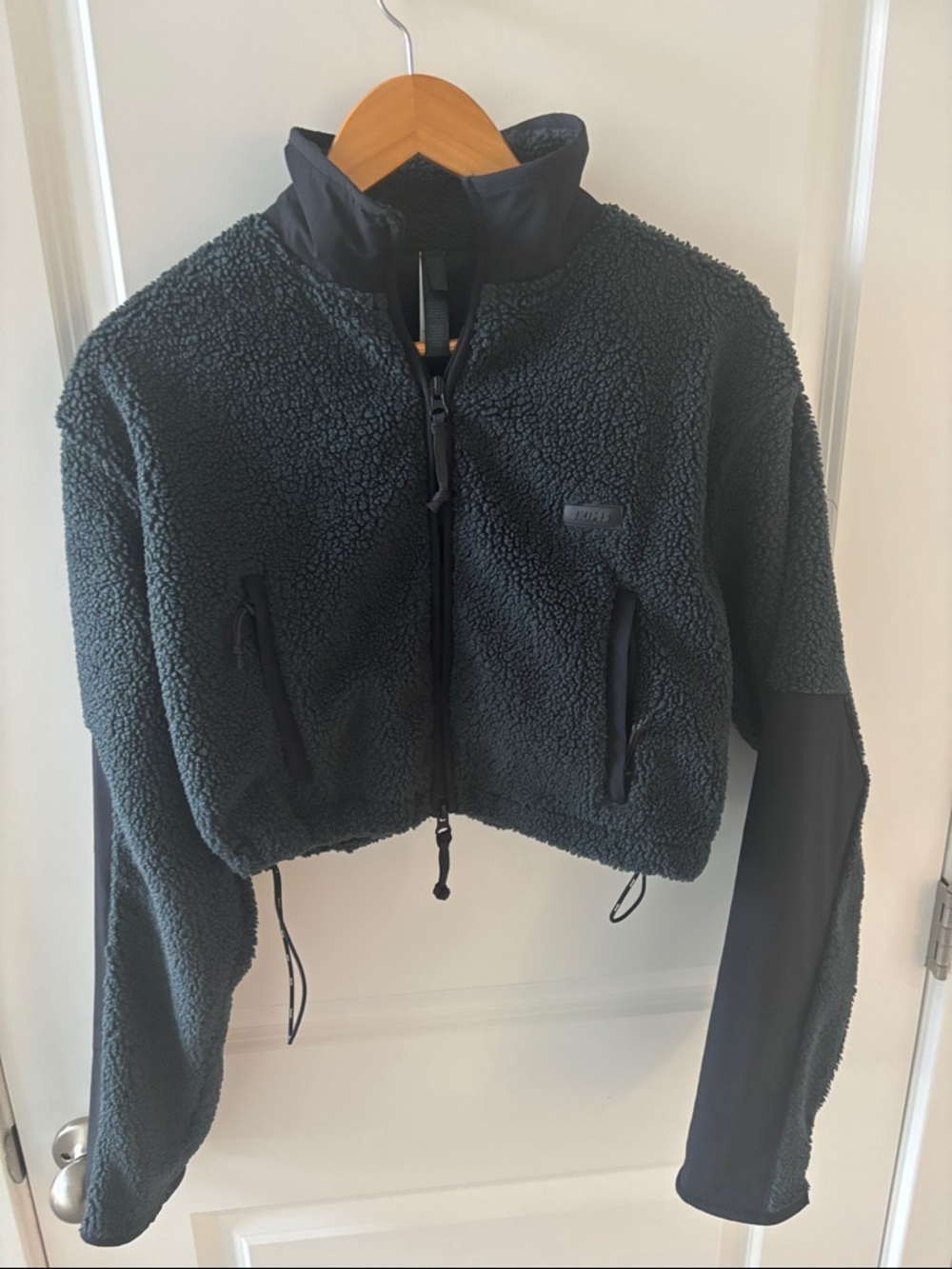 SKIMS Teddy Cropped Zip-Up Jacket - Picture 6 of 11
